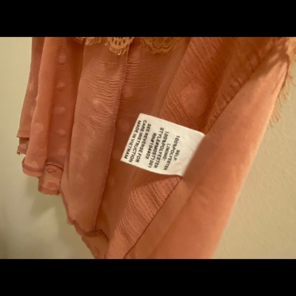 Size S peachy blouse - Picture 6 of 6